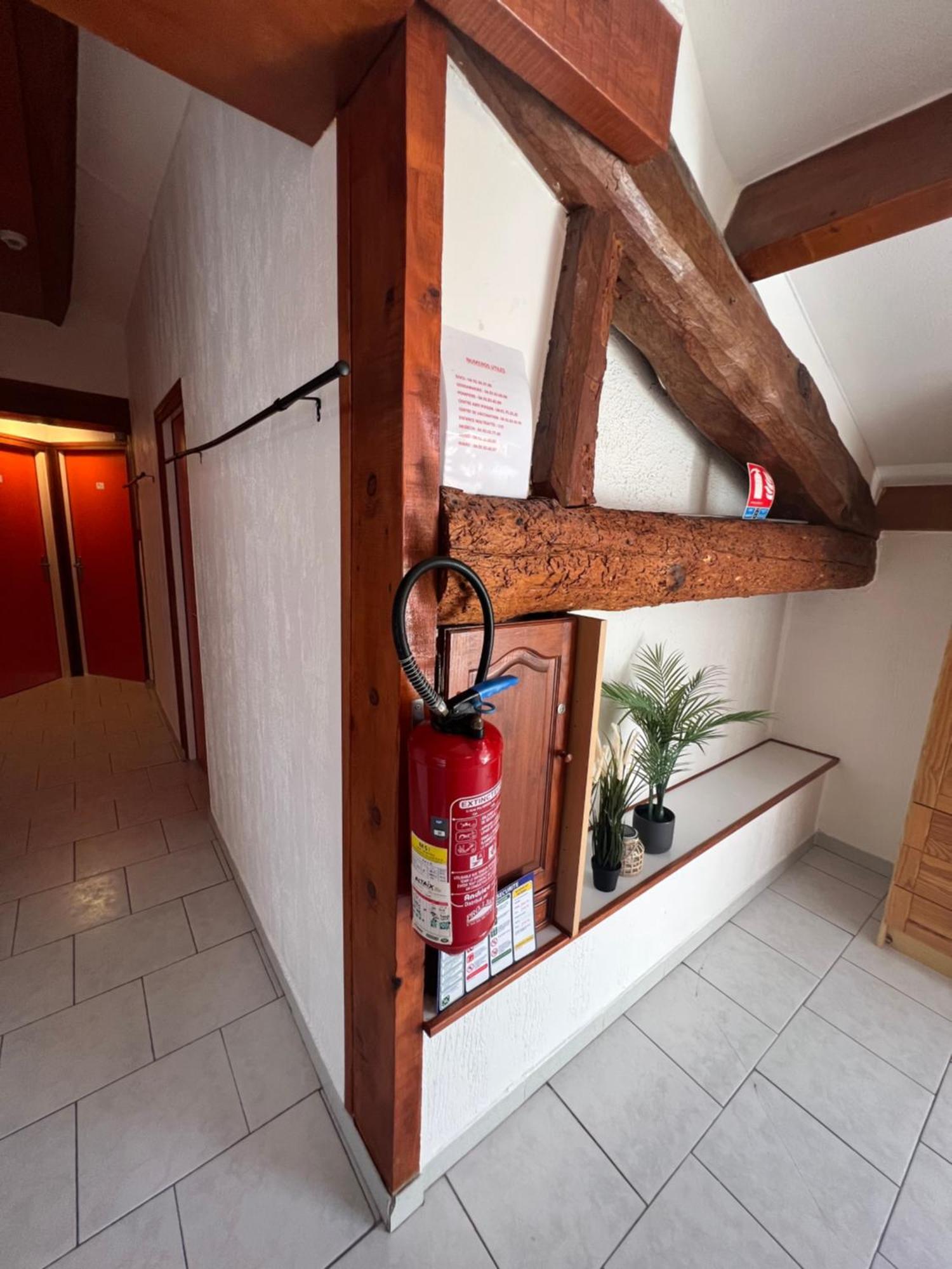 L'Oustaou Castellane Hostel Exterior photo